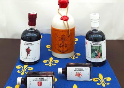 Hypocras du Chevalier et des Bourgeoises (50ml à 2,50€, 250ml à 6,50€, 500ml à 12€) - la cuvée royale édition limitée (500ml à 26€)