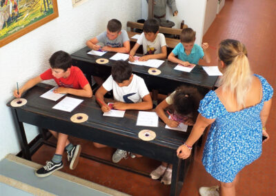 Jeux, métiers & histoire d’antan - Ecriture à la plume dans l’école